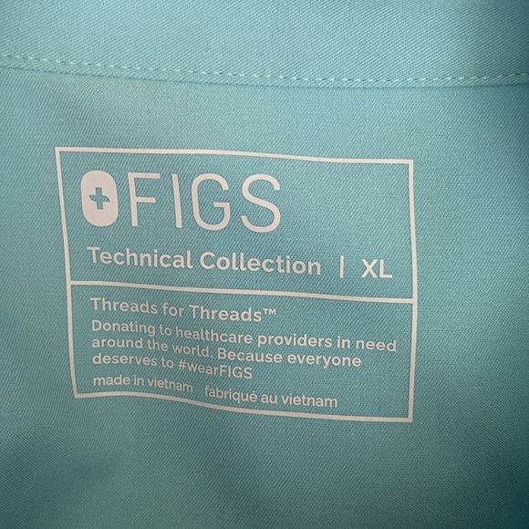 Fig scrubs. Sea glass. XXL Zamora joggers and XL Rafaela Oversized Scrub Top - Picture 4 of 7